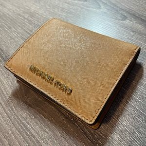 Michael Kors wallet. Tan/beige.